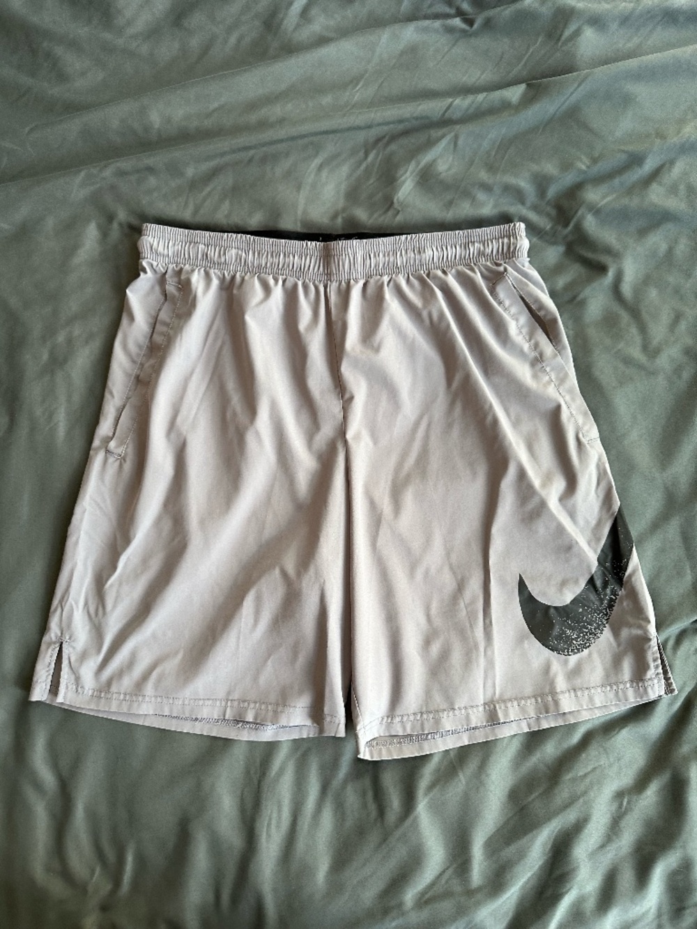 Nike Gray Athletic Shorts Men’s L/XL, 34-36"